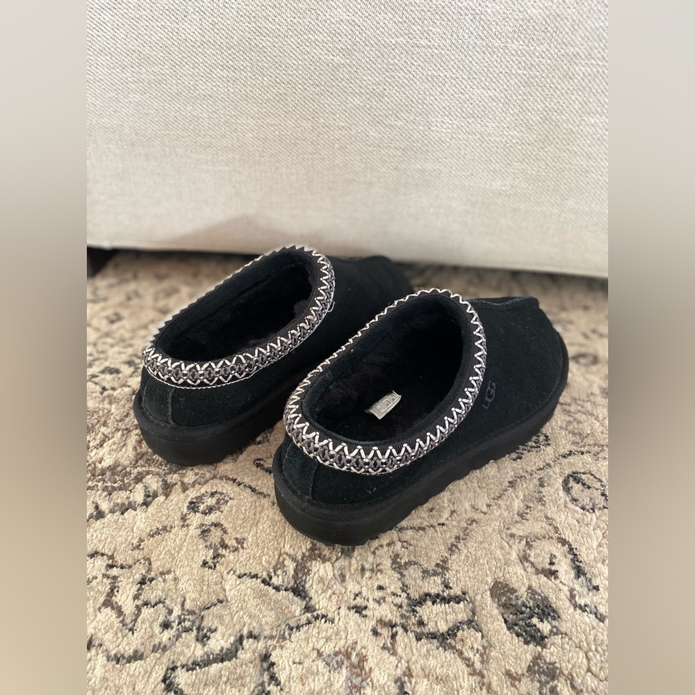 UGG Tasman Black Women Size 8
